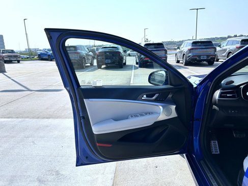 Certified 2025 Genesis G70 2.5T w/ Sport Prestige Package image 10