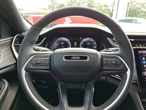 Used 2024 Jeep Grand Cherokee Limited w/ MOPAR Finishing Package image 23