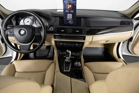 Used 2011 BMW 550i xDrive Sedan image 35