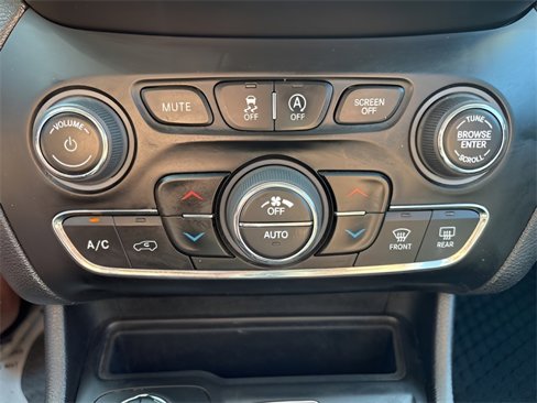 Used 2021 Jeep Cherokee Trailhawk w/ Sun & Sound Group image 15
