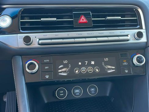 Used 2025 Genesis G70 2.5T image 21