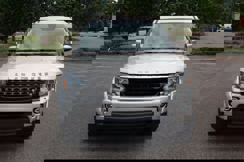 Used 2016 Land Rover LR4 HSE image 2