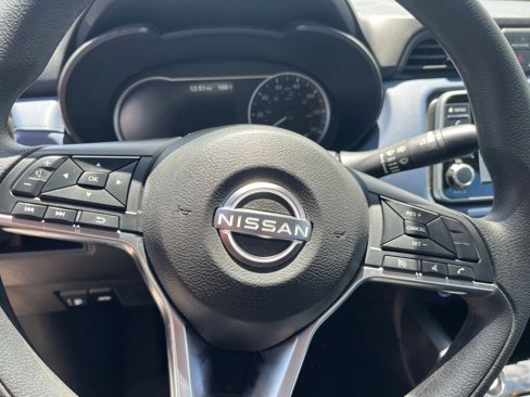 Used 2023 Nissan Versa SV image 28
