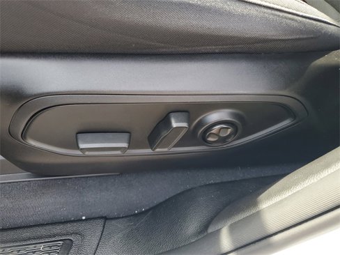 Used 2023 Jeep Grand Cherokee Laredo image 7