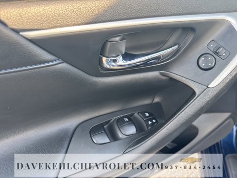 Used 2017 Nissan Altima 2.5 SR w/ LED Appearance Package image 9