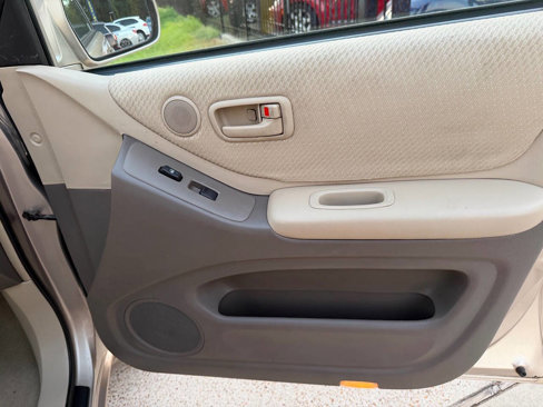 Used 2004 Toyota Highlander Limited image 13