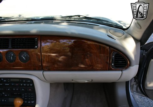 Used 2002 Jaguar XK8 Convertible image 25