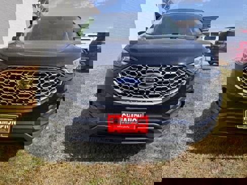 Used 2024 Ford Edge SE image 3