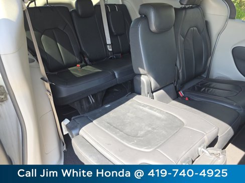 Used 2017 Chrysler Pacifica Touring-L w/ Tire & Wheel Group image 20
