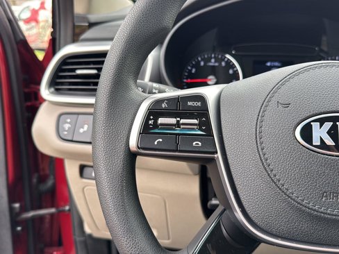 Used 2020 Kia Sorento LX image 18