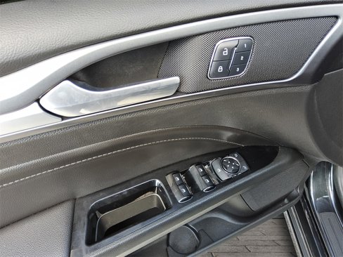 Used 2015 Ford Fusion Titanium image 18