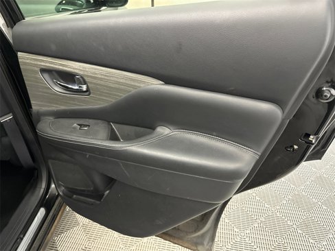 Used 2015 Nissan Murano SV w/ Premium Package image 17