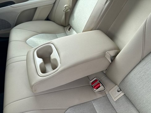 Used 2019 Toyota Camry LE image 40