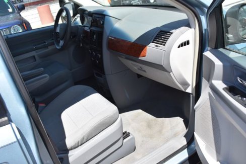 Used 2008 Chrysler Town & Country LX image 20