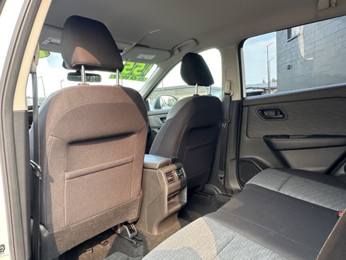 Used 2021 Nissan Rogue S image 17