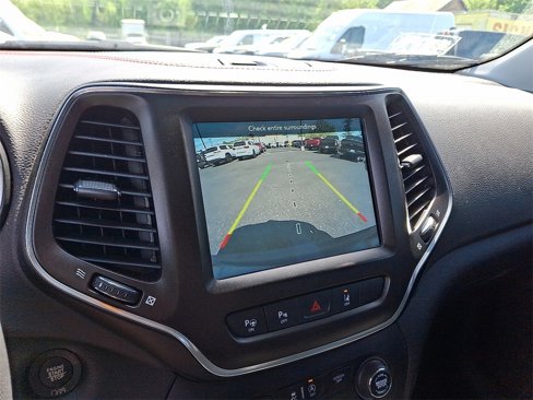 Used 2021 Jeep Cherokee Trailhawk w/ Technology Group image 17