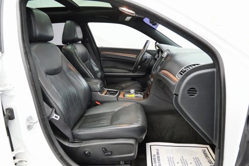 Used 2016 Chrysler 300 C Platinum image 16