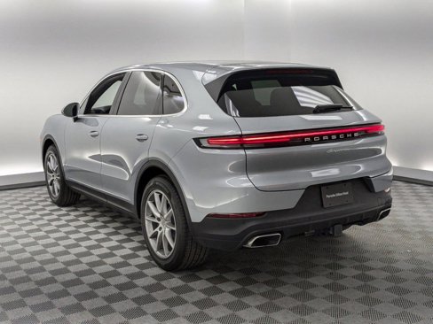 Used 2024 Porsche Cayenne image 2