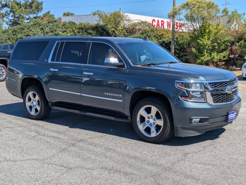 Used 2019 Chevrolet Suburban LT image 2