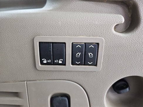 Used 2015 Chevrolet Suburban LTZ image 7