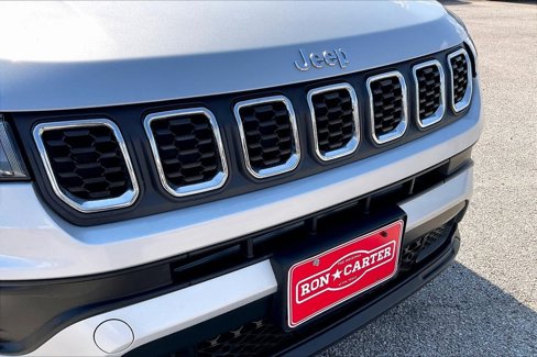 Used 2024 Jeep Compass Latitude image 34