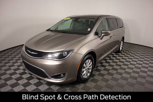 Used 2018 Chrysler Pacifica Touring Plus image 9