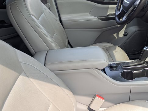 Used 2019 GMC Acadia SLT w/ LPO, Floor Liner Package image 7