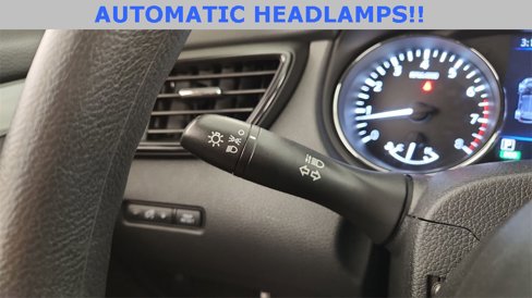 Used 2018 Nissan Rogue S image 19