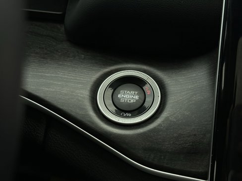 Used 2022 Jeep Grand Cherokee Limited image 16