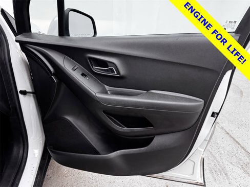 Used 2020 Chevrolet Trax LT w/ LT Convenience Package image 15