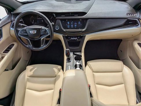 Used 2018 Cadillac XT5 FWD image 16