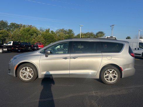 Certified 2017 Chrysler Pacifica Touring-L w/ Tire & Wheel Group image 6