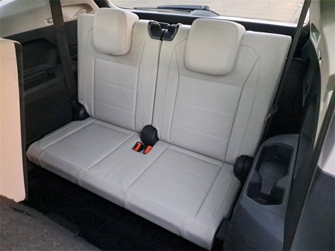 Used 2020 Volkswagen Tiguan SEL image 13