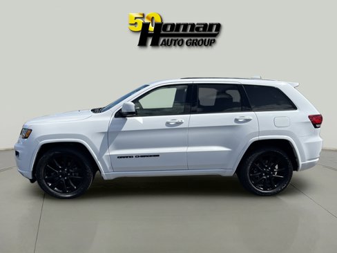 Used 2017 Jeep Grand Cherokee Altitude image 2