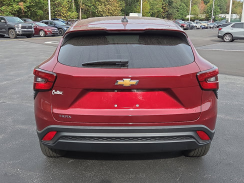 Used 2024 Chevrolet Trax LS w/ LS Convenience Package image 4