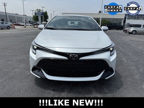 Used 2025 Toyota Corolla SE w/ SE Package image 3