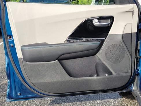 Certified 2022 Kia Niro LXS image 18