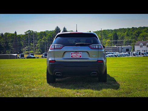 Used 2021 Jeep Cherokee Latitude Lux w/ Comfort/Convenience Group image 5