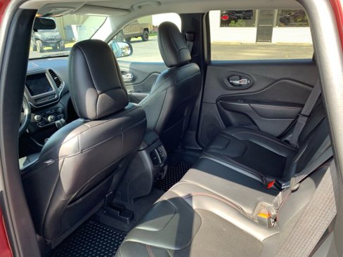 Used 2020 Jeep Cherokee Trailhawk image 11