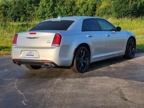 Used 2023 Chrysler 300 Touring w/ Sport Appearance Package image 8