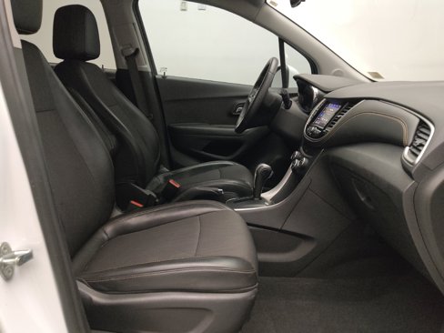 Used 2020 Chevrolet Trax LT w/ LT Convenience Package image 21