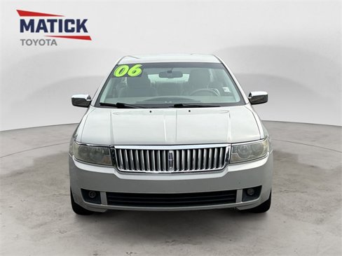 Used 2006 Lincoln Zephyr image 2