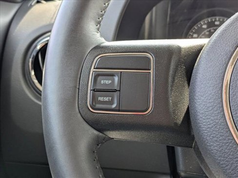 Used 2016 Jeep Patriot Latitude image 12