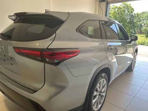 Used 2022 Toyota Highlander Limited image 19