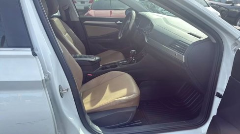 Used 2019 Volkswagen Jetta SE w/ Cold Weather Package image 9