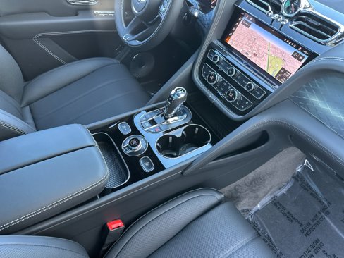 New 2025 Bentley Bentayga image 2