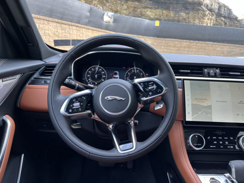 Used 2025 Jaguar F-PACE R-Dynamic S image 9
