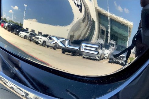 Used 2017 Toyota Avalon XLE image 26