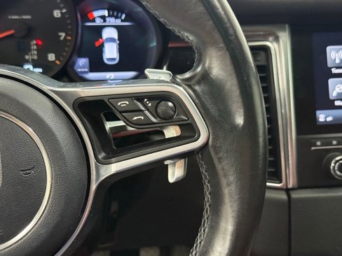 Used 2017 Porsche Macan image 25