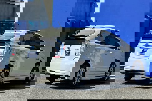 Used 2015 Toyota Prius Prime Plug-In Hybrid image 3